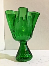 BEAUTIFUL GREEN FLUTED EDGE ART GLASS VASE, FREE SHIPPING