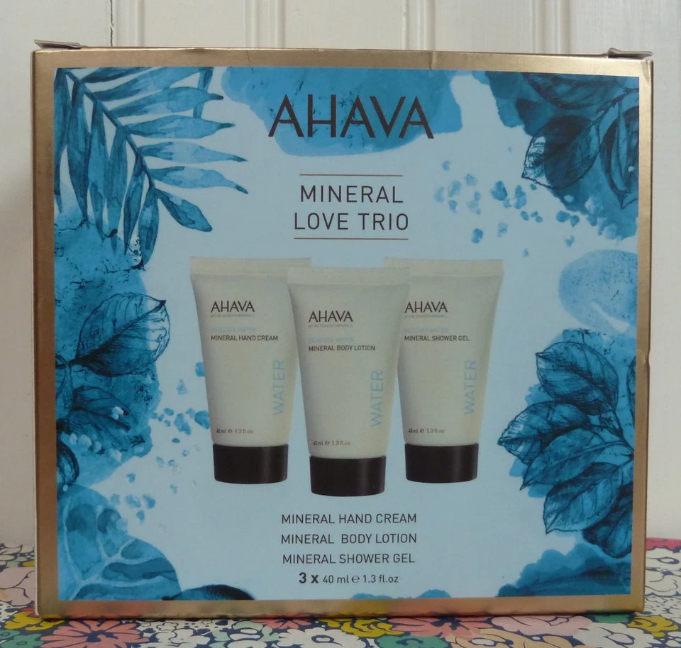 AHAVA MINERAL ELEMENTS OF LOVE AGUA TRÍO GEL DE DUCHA LOCIÓN CORPORAL CREMA DE MANOS Foto 2 de 2