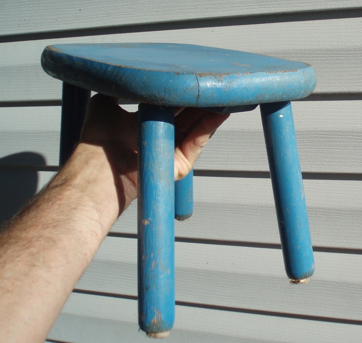 PRIMITIVE ANTIQUE WOODEN MILKING STOOL ORIG BLUE PAINT RUSTIC FARM COUNTRY BARN