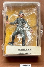 REEVES INTERNATIONAL INC. GERMAN WWII INFANTRYMAN DieCast 1/32 54mm