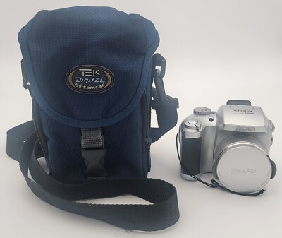 Fujifilm FinePix S3000 3.2MP Digital Camera w/ Memory Card and Bag TESTED/WORKS