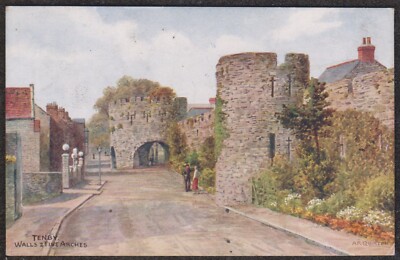 1944 TENBY WALLS & FIVE ARCHES A.R QUINTON POSTKARTE WALES