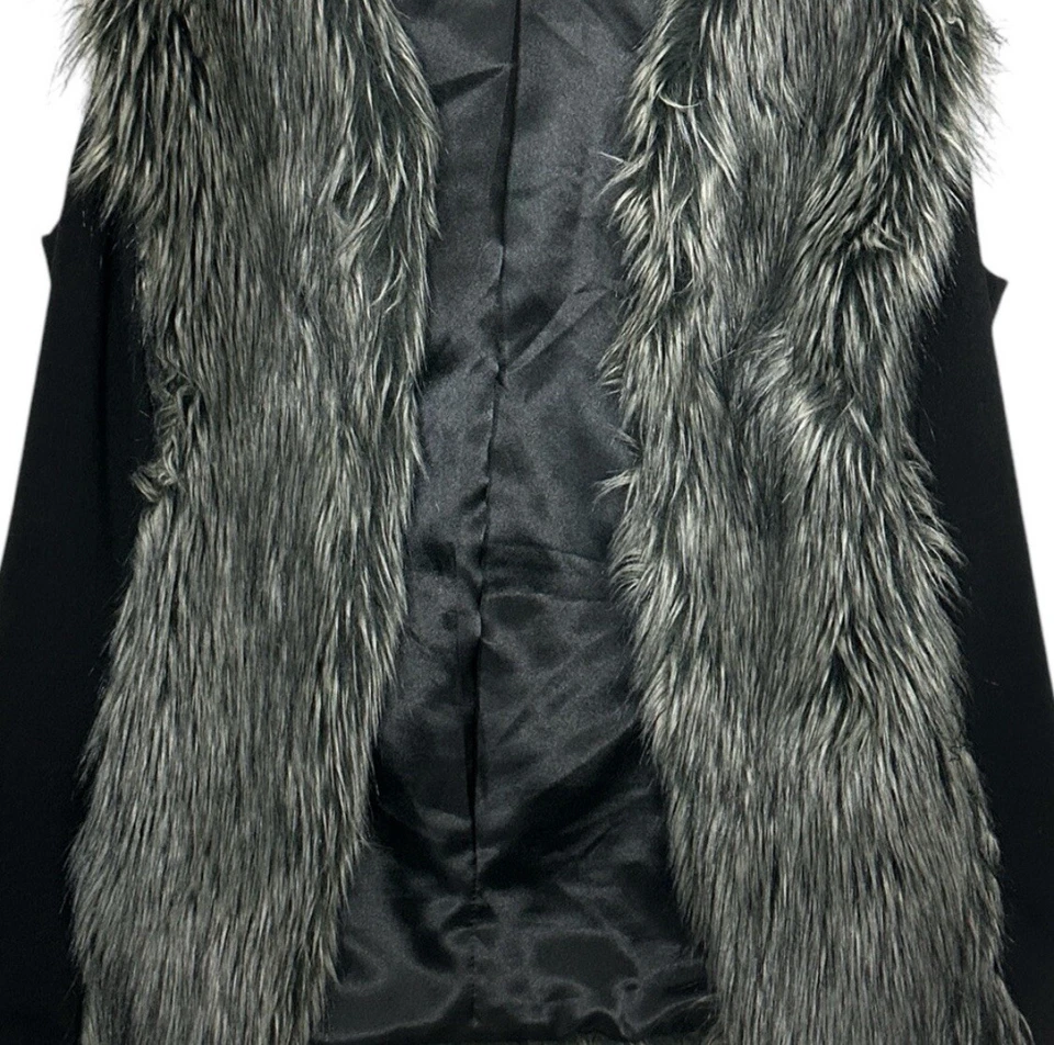 Chaleco Bisou Bisou para mujer pequeño negro gris imitación piel materiales mixtos Foto 2 de 4