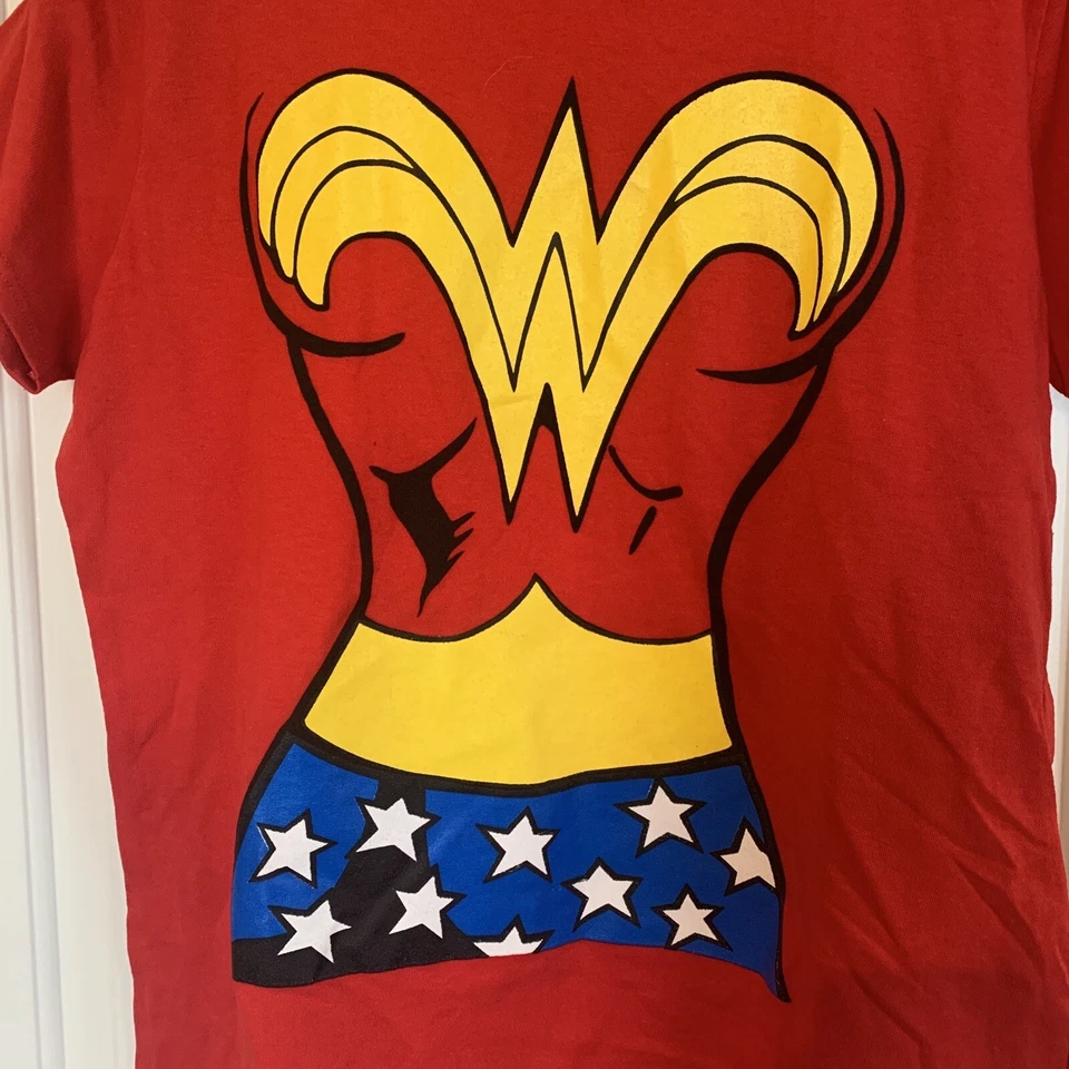 Wonder Woman Costume Shirt & Cape Ladies Sz XL - Image 2 of 4