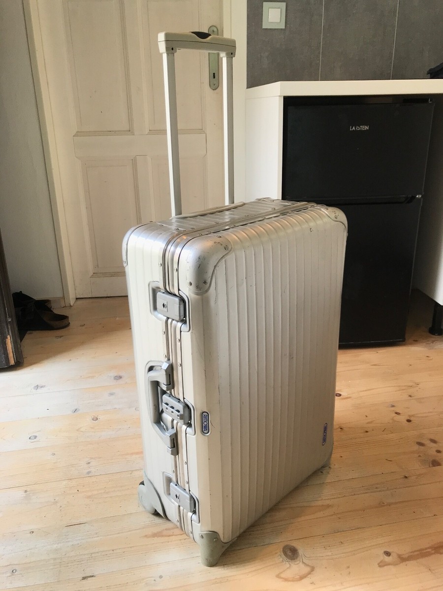RIMOWA Aluminium Two-Wheeled Vintage Suitcase 22,5cm x 41 RIMOWA Aluminium Two-Wheeled Vintage Suitcase 22,5cm x 41