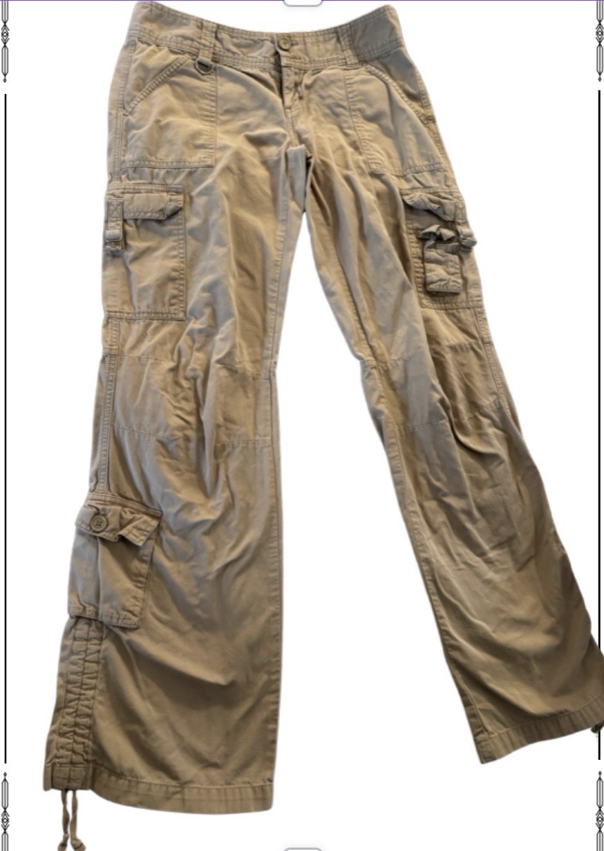 Vintage Y2K Aeropostale Khaki Low Rise Flare Cargo Pants Women’s 3/4 Long