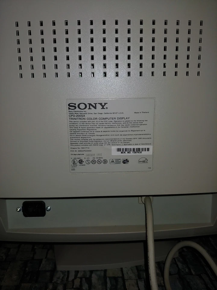 Sony Trinitron Multiscan CPD-200SX 17" CRT Monitor Vintage Very Good Condition - Image 4 of 4