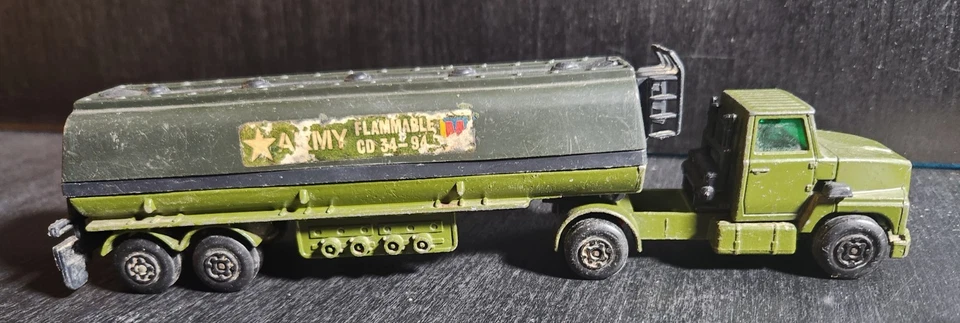 MATCHBOX SUPER KINGS K115 K16 COMBUSTIBLE EJÉRCITO FORD LTS TRACTOR Y CISTERNA ARTICULADA Foto 4 de 4