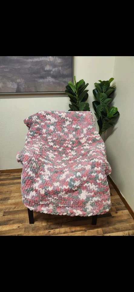 40x60 Chunky Knit Throw Blanket - Ideal Gift for All Occasions - Image 2 of 3