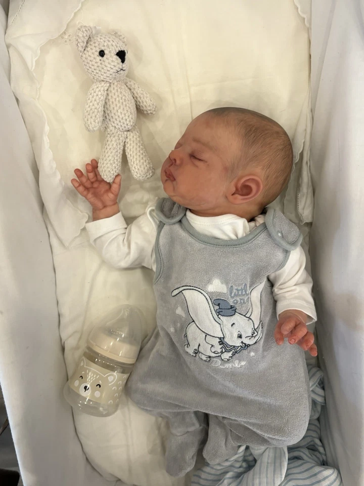 Reborn baby doll newborn Khian by Tina Kewy authentic ( he’s NEW!!!) - Immagine 4 di 4