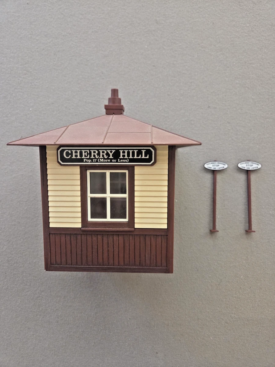 POLA G with Vintage Model Railroad Buildings, Tunnels & Bridges