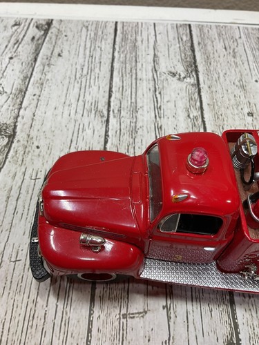 First Gear 19-2044 1951 Ford F-7 Fire Truck US Navy 1:34 Scale - Picture 2 of 19