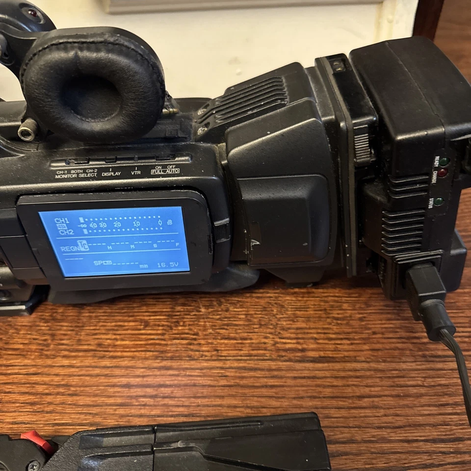 JVC PRO CAMERA GY-HD250CHU HDV DVCAM ~359 HRS! FUJINON HTs18x4.2BRM-M48 Working - Image 3 of 4
