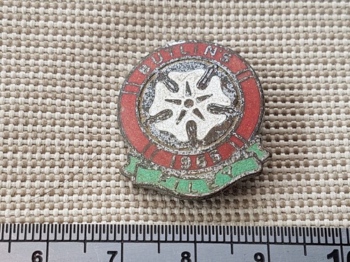 Nice vintage Butlins badge missing pin L23m