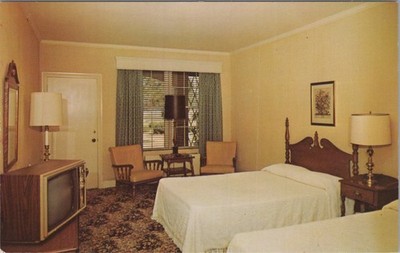 Early American Rooms Quality Inn Perry Hotel Room Motel Interior Postcard