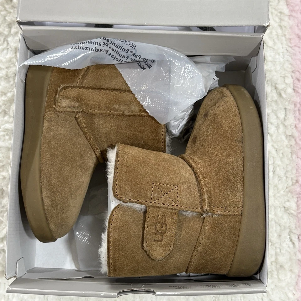 Baby or Toddler  Ugg Boots In Box USA size 04/05 Brown  - Image 2 of 4