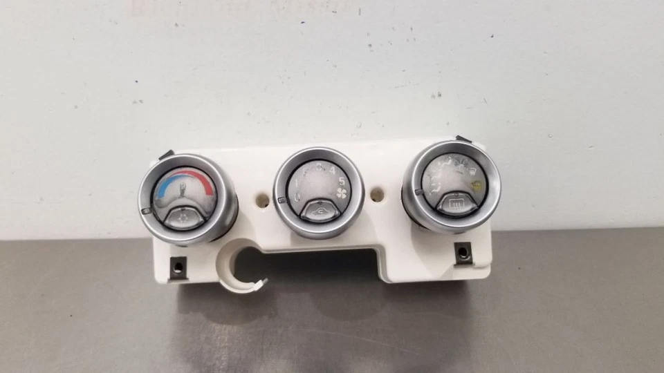 04 CONTROL DE TEMPERATURA CLIMATIZACIÓN CHEVY SSR VT122286 Foto 2 de 4