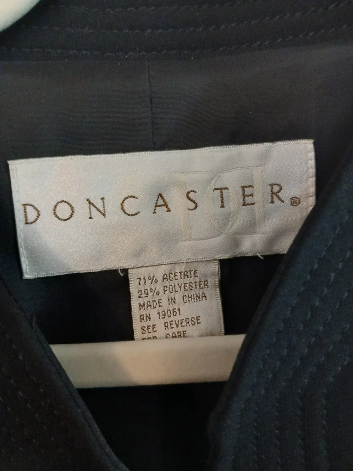 Blazer negro con cinturón Doncaster talla 8 Foto 3 de 4