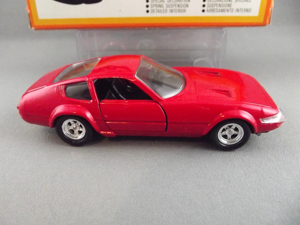 Maqueta Ferrari Daytona SP3 a escala 1:8 en Rojo Ferrari