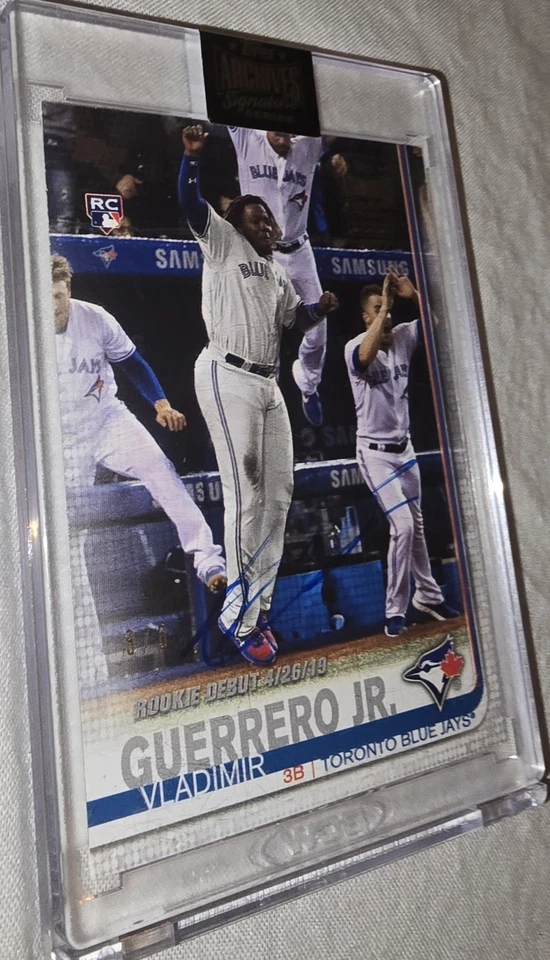 8/8 - 2022 Topps Archives Signature Series Vladimir Guerrero Jr Rc Auto Blue Ink - Image 2 of 4