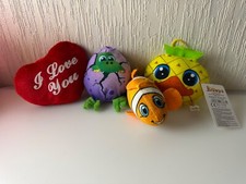 4 x Plüsch Plüschtiere Kuscheltiere Sammlung Konvolut Dinosaurier Küken Nemo