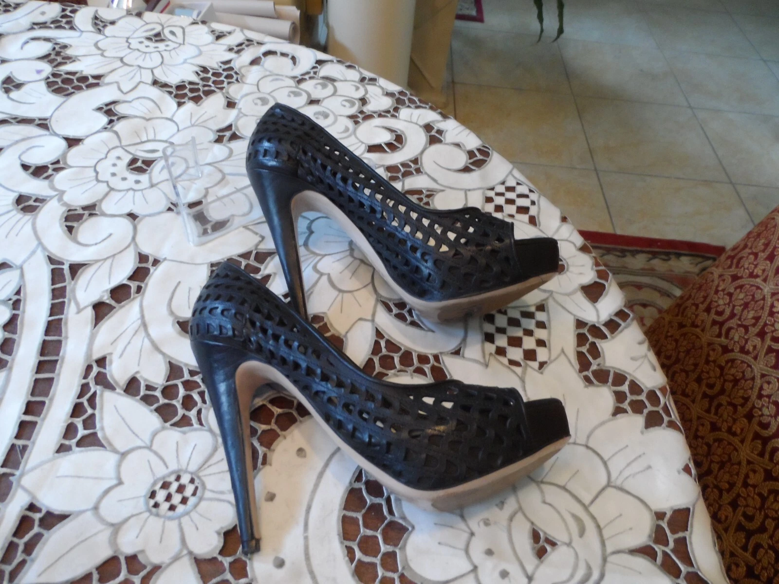 MIU MIU Décolleté Miu nere forate in pelle tacchi punta aperta taglia 38 5 8 5