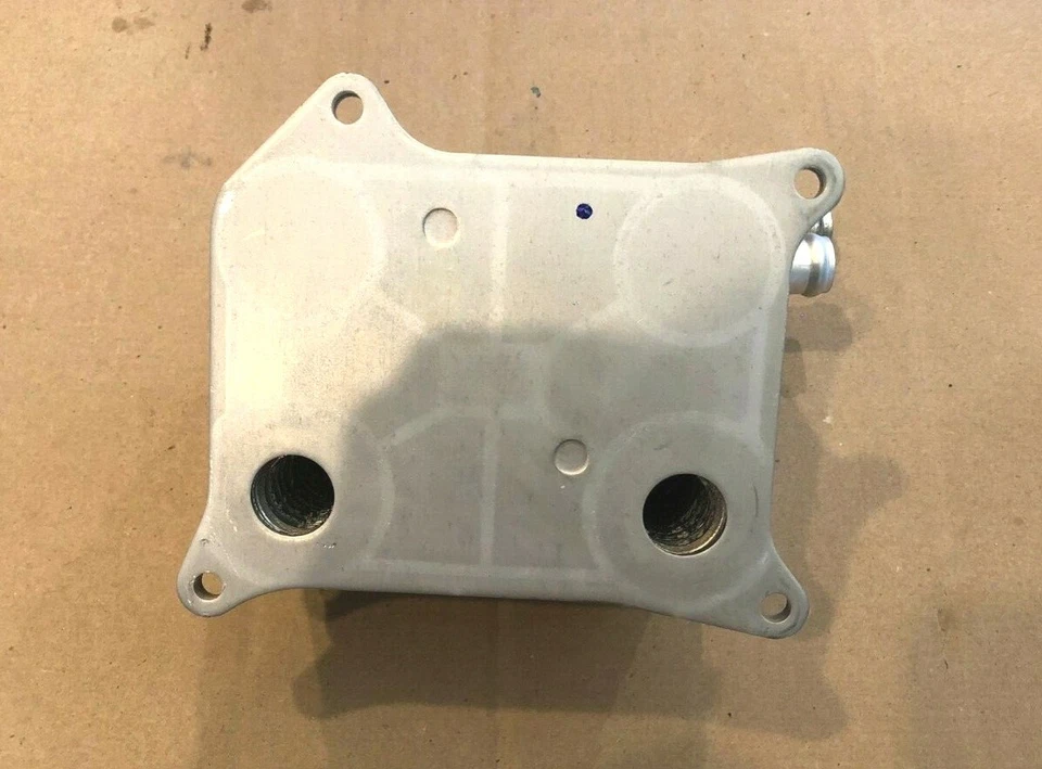 NUEVO ENFRIADOR DE ACEITE DE MOTOR AUDI A8 QUATTRO 2007-2010, 079117015B, ORIGINAL OEM Foto 4 de 4