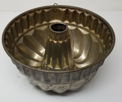 Spiral Cake Pan 1950s Large Steel Silver Color Hanging Clip Vtg Kitchen Decor