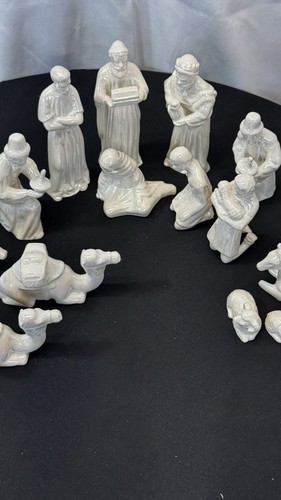 Vintage 16 PC Ceramic Nativity Pieces In A Pearl Finish