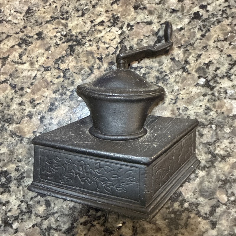 Vtg. Wilton USA Cast Metal Kitchen Wall Plaque Black Coffee Bean Grinder Decor