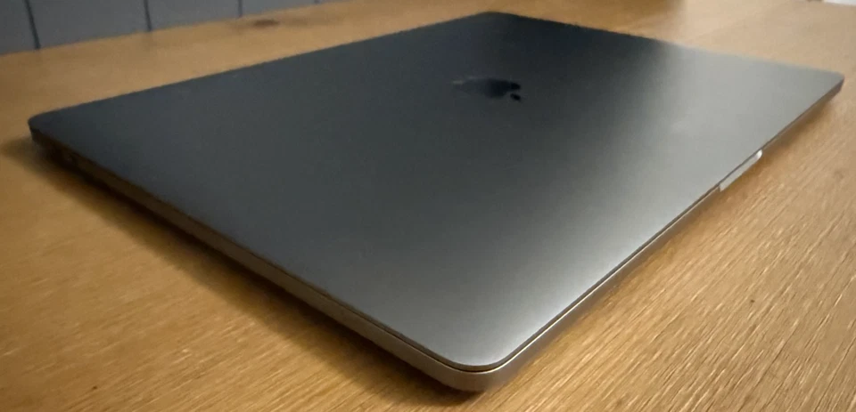 Apple MacBook Pro - 15 inch -Intel i7 - 16GB RAM 512GB SSD  LOGIC & PREMIERE PRO - Image 2 of 4