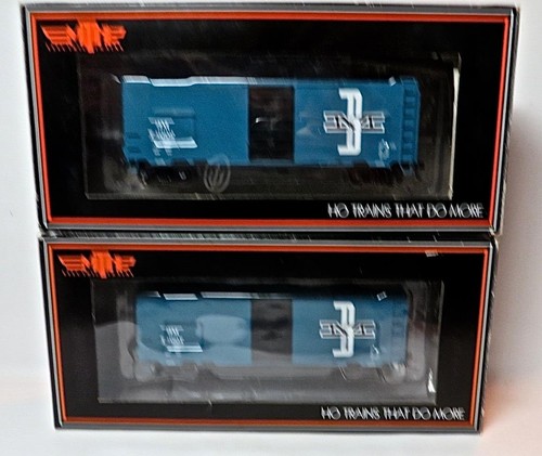 Par de autos de caja Boston y Maine 40' PS-1 calibre HO MTH 81-74023 y 7405 totalmente nuevos | Condition: New