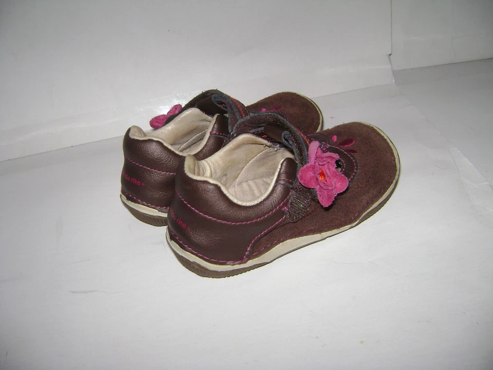 SAPATOS FEMININOS STRIDE RITE TEAGAN tamanho 7,5 W FLOR MARROM COURO CAMURÇA FOFO - Imagem 3 de 4