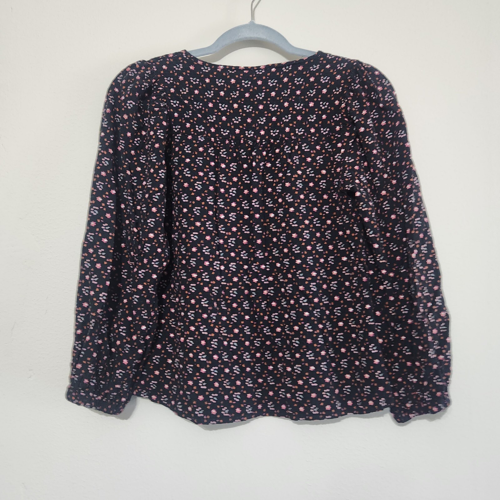 Universal Thread black peasant top front key hole… - image 1