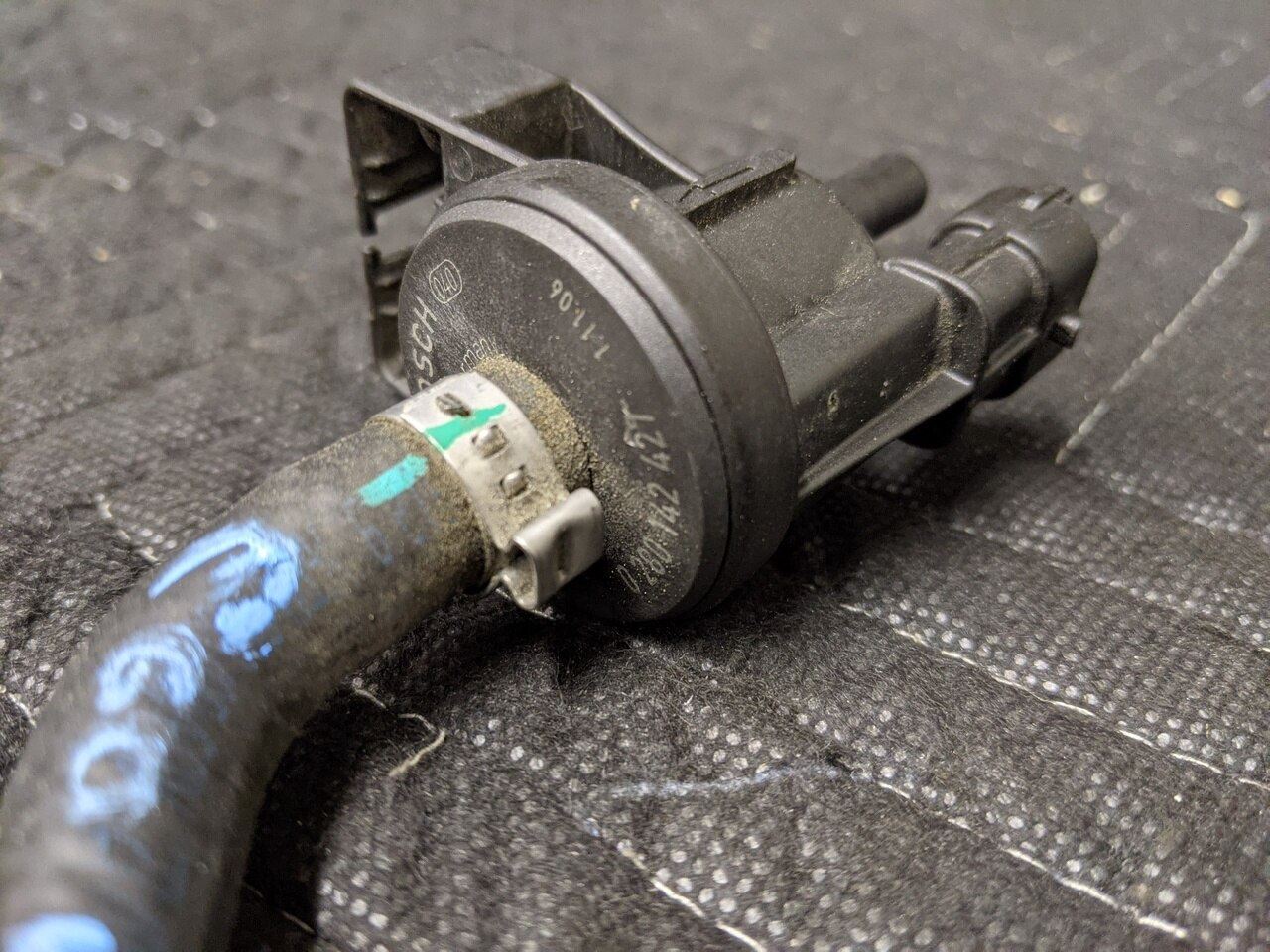 BMW E60/E61/E63/E64 M5 M6 S85 Fuel Tank Breather Valve 13907835364 eBay