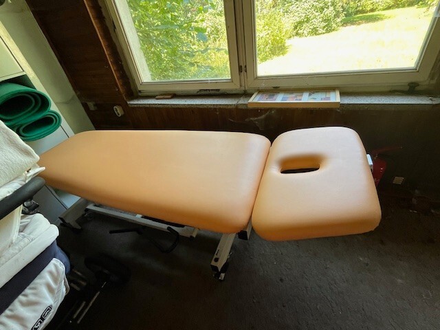 Behandlungsliege für Physiotherapie