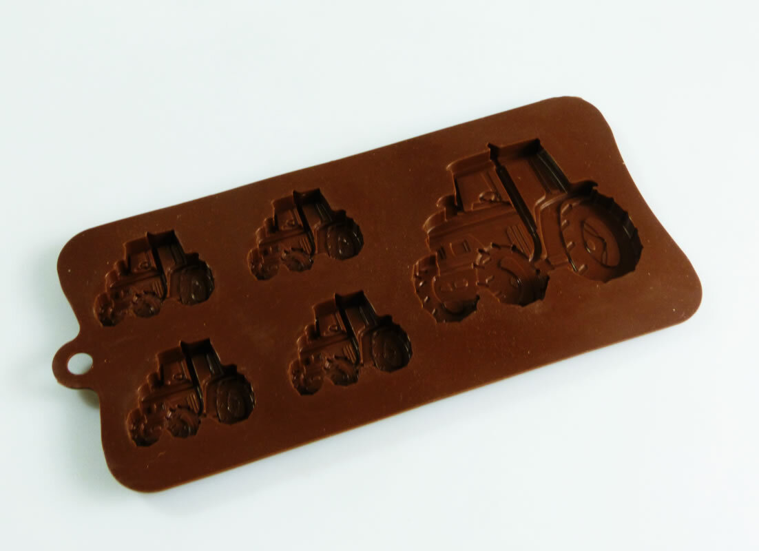4+1 Tractor Novelty Chocolate Candy Silicone Bakeware Mould Cookie Soap Wax