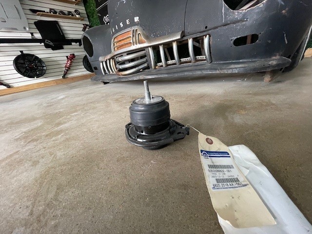 1) genuine MOPAR Mount Isolator 0053336822-001 / 68252518AA