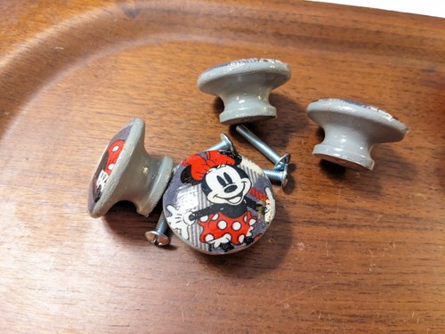 Disney Minnie & Mickey Mouse 4 Wooden Plaid Drawer Pulls Dresser Cabinet Knobs - Imagen 6 de 6