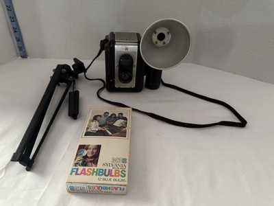 1950 s Argus 75 Camera Includes Pack Of 12 Flashbulbs & a Small Display Tripod. 