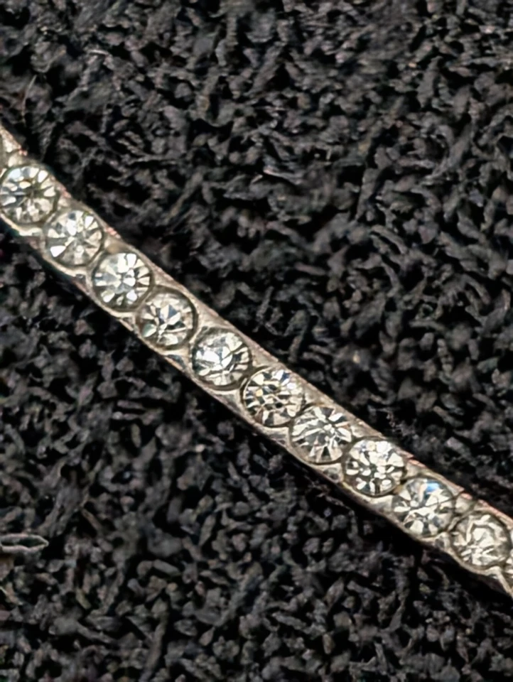 Collar Colgante BCBGeneration Cristal Curvado en Forma de Estrás Tono Plateado Foto 3 de 4