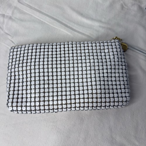 Cartera de noche vintage de malla metálica blanca con correa de cadena y billetera a juego - Imagen 6 de 12