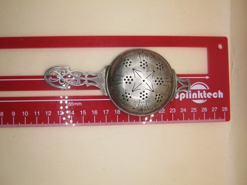 Sheffied 1943 Ornate Sterling Silver Tea Strainer By D N M & S - Picture 4 of 5