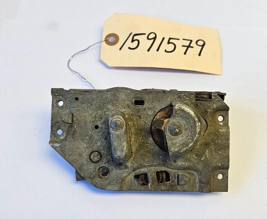 Dodge Plymouth Royal Savoy Plaza 1955 pestillo de cerradura de puerta delantera izquierda 1591579 nuevo en stock Foto 3 de 4