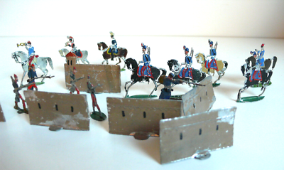 Lot De 14 Soldats (27 Mm) Et 8 Cavaliers (40 Mm) En étain - Bon état
