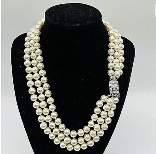Jackie Kennedy's Triple String Pearl 