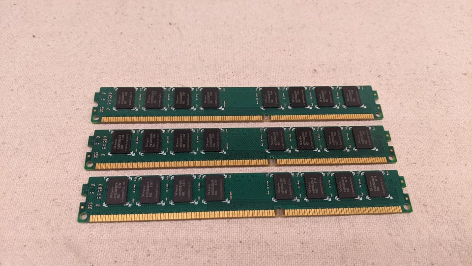 78.B1GE3.AFF0C Apacer 12GB (3x4GB) PC3-12800 DDR3-1600MHz CL11 Unbuffered DIMM - Image 3 of 4