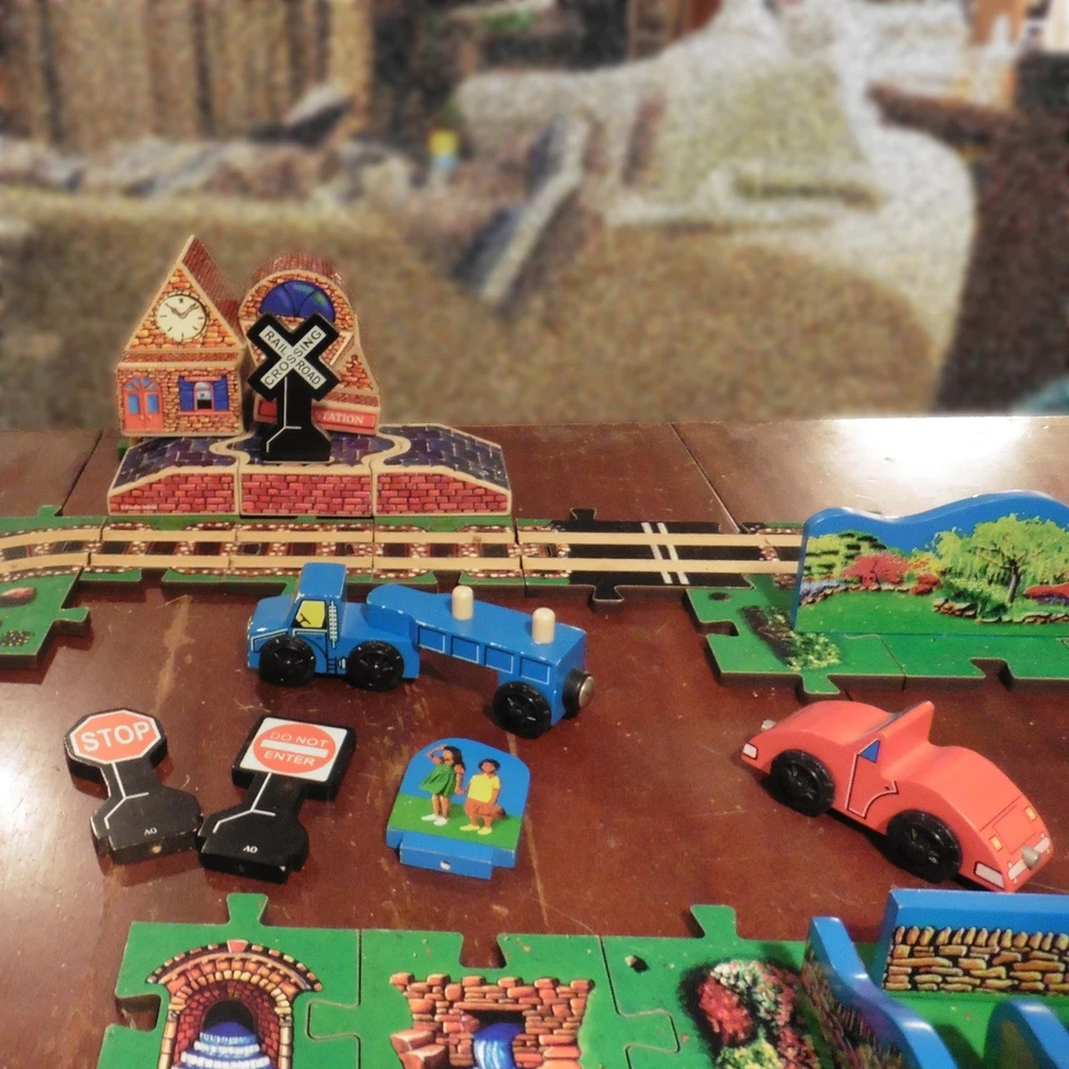 Puzzle World Expandable Wooden Big City Adventure Set, partial - Image 2 of 4