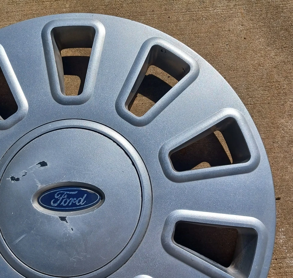 Tapacubos Ford Crown Victoria 2006-2011, se adapta a rueda de 17", pieza # 7W73 1130 AE 7050 01 Foto 3 de 4