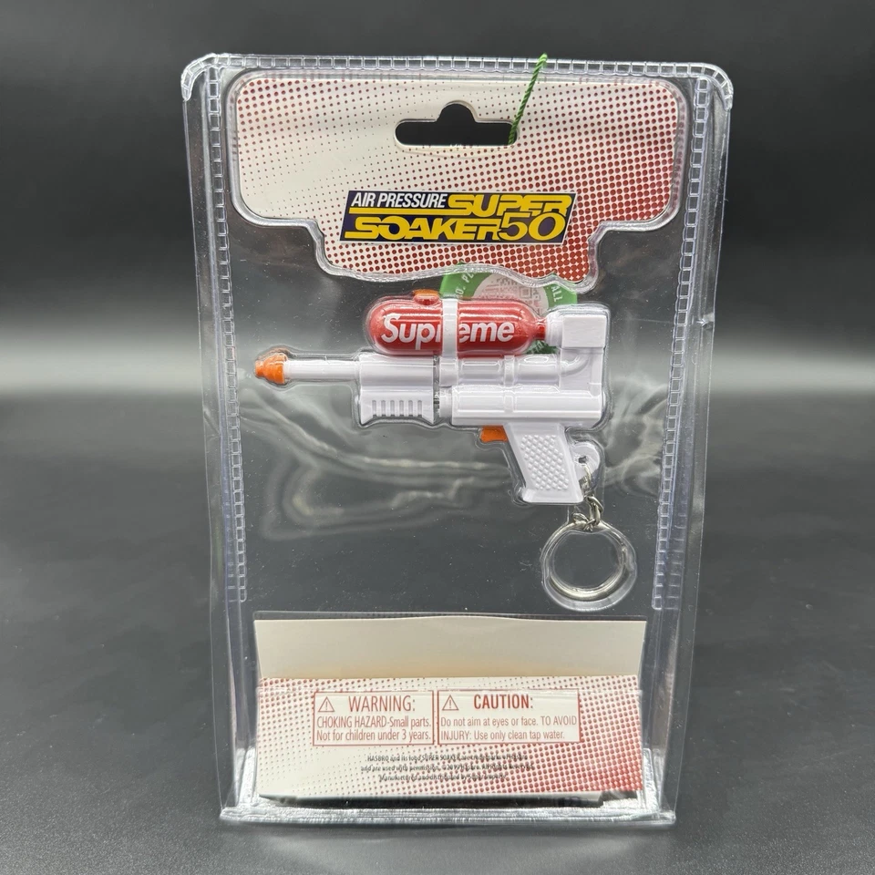 NUEVO Llavero Supreme World's Smallest Super Soaker 50 Water Blaster SS19 Nuevo en Paquete Foto 2 de 2